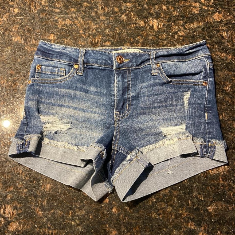 No Boundaries Distressed Blue Jean Shorts
